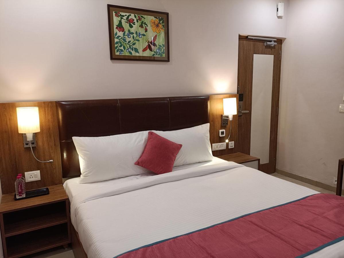 The Beacon Hotel Vadodara Exterior foto